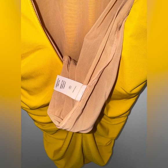 NWOT Cinq A Sept Yellow Long Sleeve Ruched V Neck Miah Mini Dress sz 0 - Picture 6 of 7